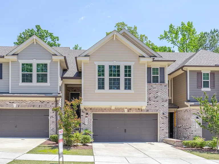 427 Alamosa Pl — Photo 1
