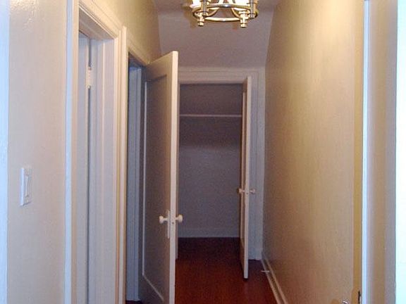 4th image of 1243 1/2 Poinsettia Dr