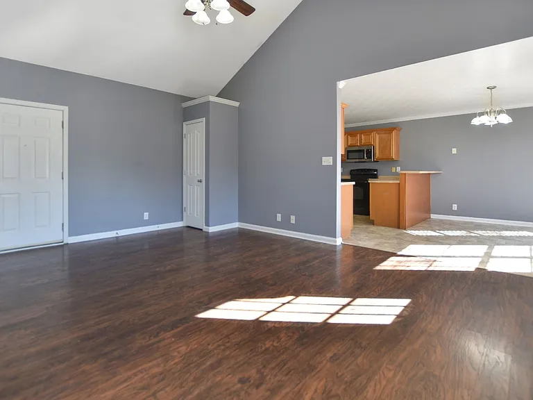 423 Athena Dr — Photo 5