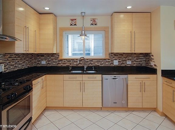 5th image of 5855 W Warwick Ave