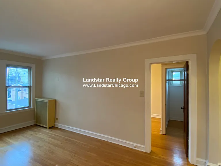 2815 W Berteau Ave #2 — Photo 2