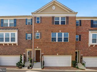 2041 Blunt Ln, Alexandria, VA 22303
