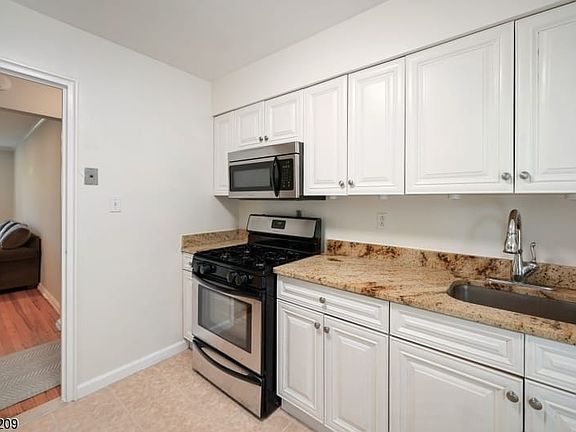 5th image of 349 Bloomfield Ave #60