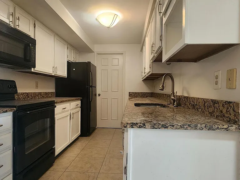 10204 Ashbrooke Ct #C-11 — Photo 2
