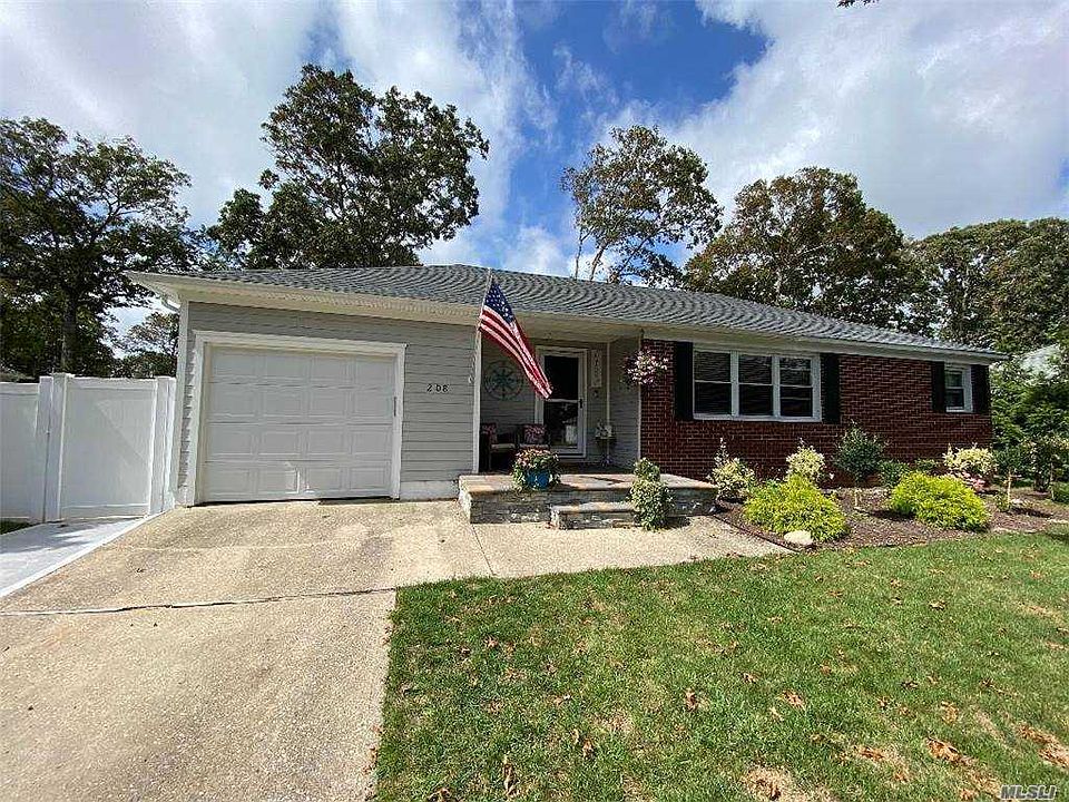 1st image of 208 Schoenfeld Blvd