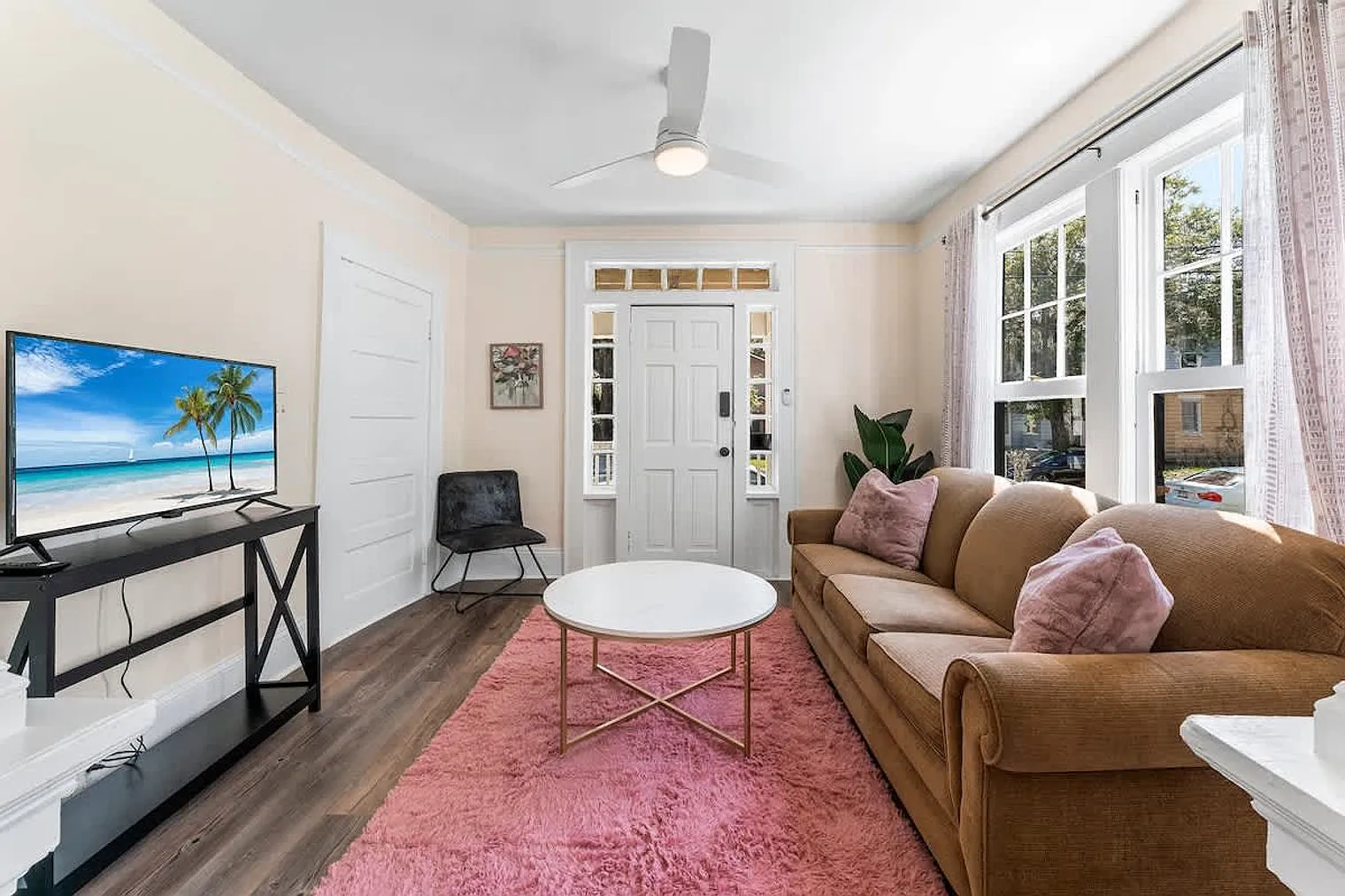 1 bed, 1.0 bath, 678 sqft, $1,061 — Photo 1