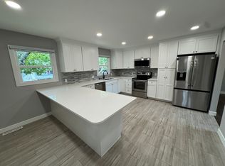 10 N High St, Deerfield, WI 53531