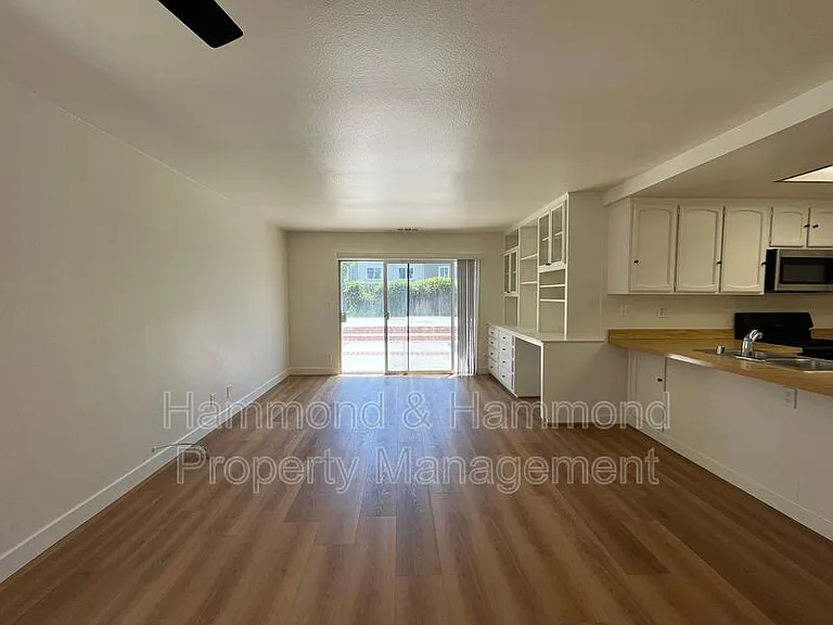 21812 Vintage St — Photo 29