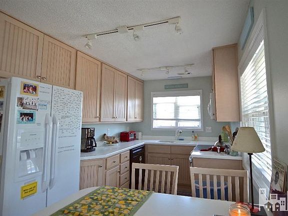 5th image of 105 N Lumina Avenue B