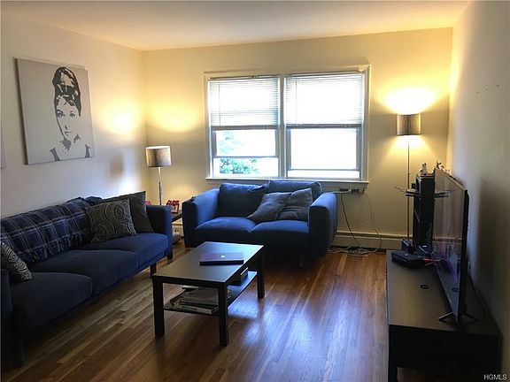 5th image of 131 N Main St APT 6A