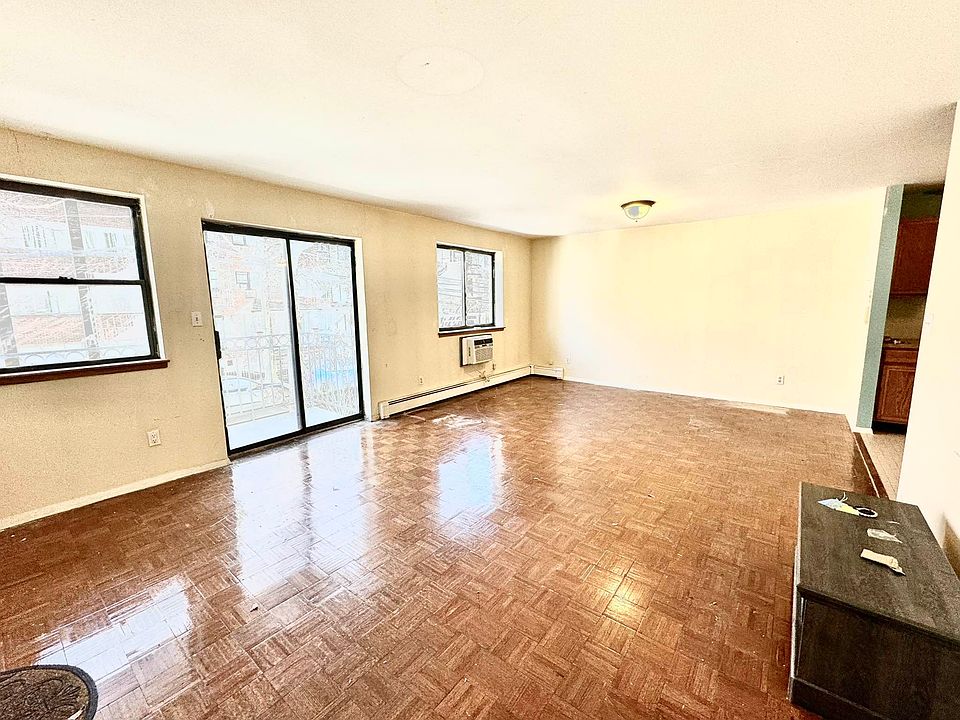 1st image of 2512 36th St APT 2F