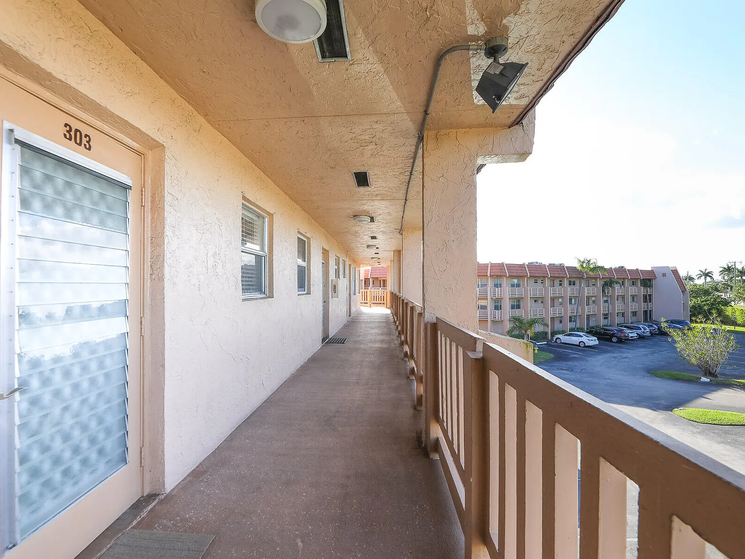 1 bed, 1.5 bath, 720 sqft, $1,400 — Photo 3