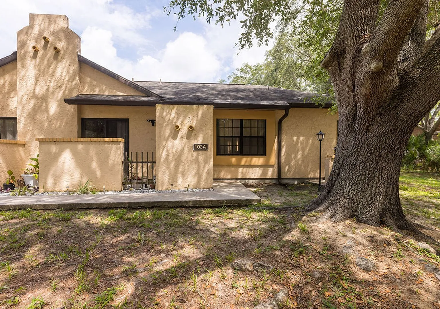 Fully Furnished Rental in Silver Springs Shores — Photo 1