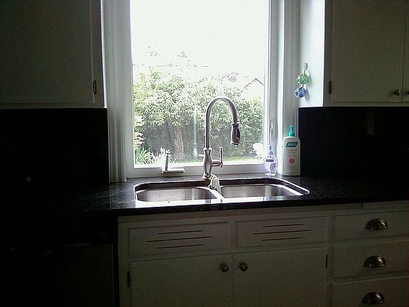3rd image of 2047 Laurel Ave NE