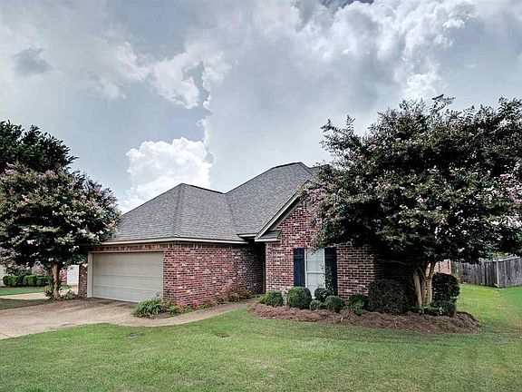 2nd image of 563 Clubhouse Dr