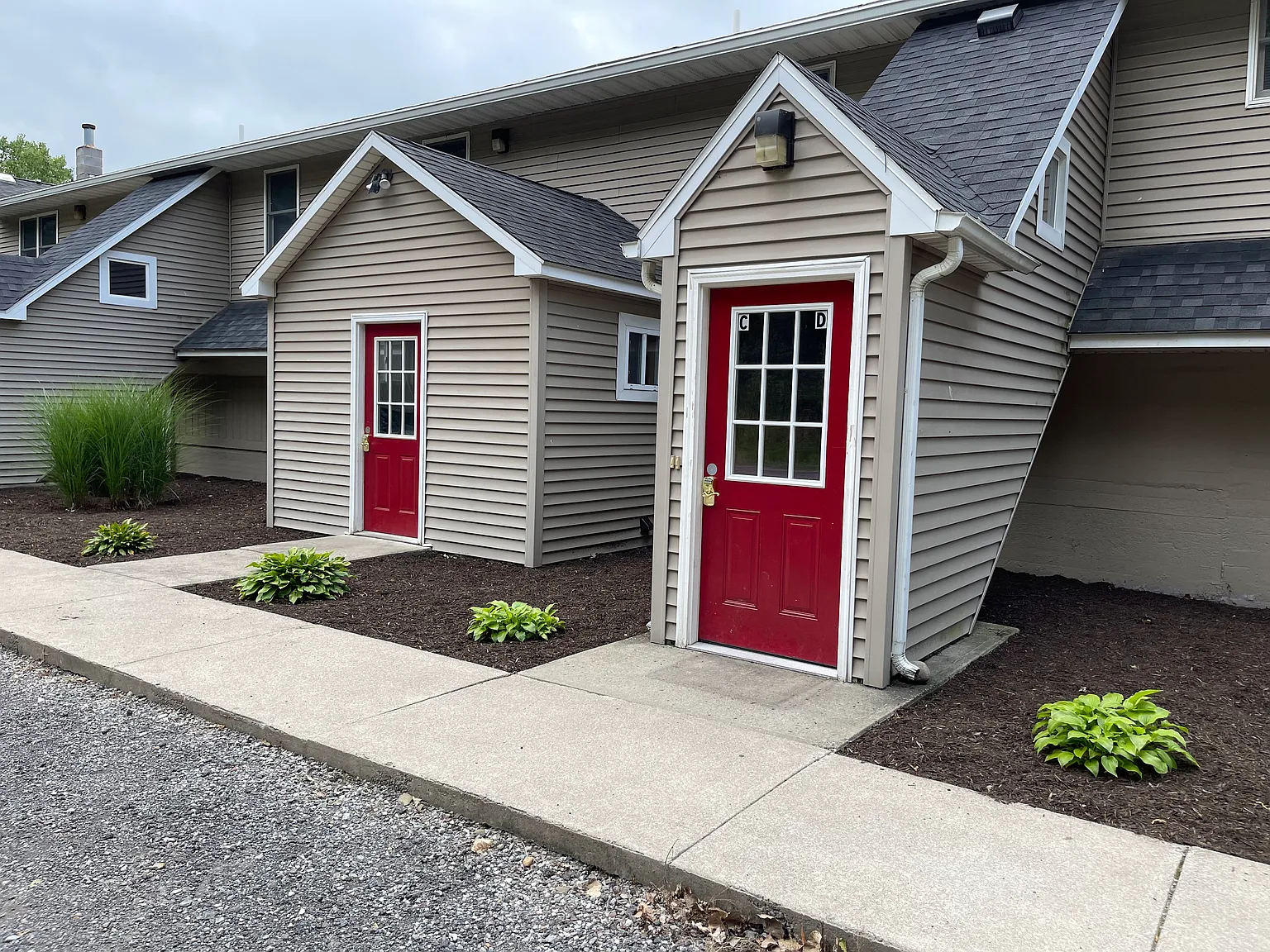 118 Riverside Dr — Photo 1