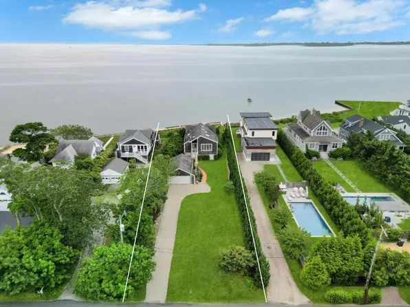 15 Bayside Avenue, East Quogue, NY 11942