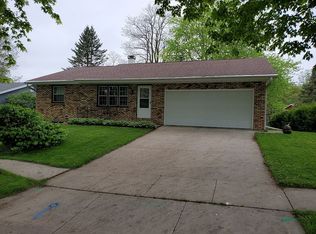 2273 S Way Dr, Dubuque, IA 52002