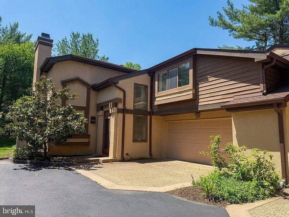83 Sayre Dr