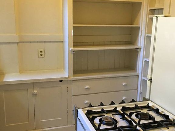 4th image of 2642 Derby St APT 1