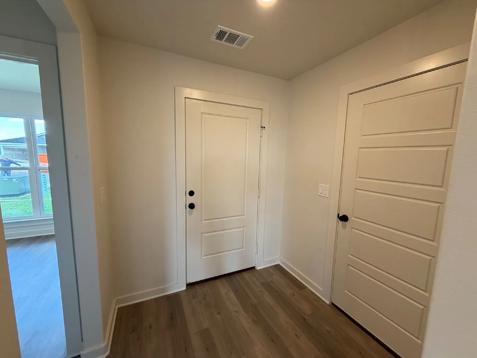 3 bed, 2.0 bath, 1100 sqft, $1,450 — Photo 2