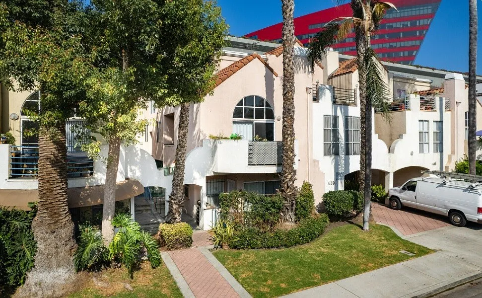 Lido Apartments - 639 Huntley Dr — Photo 3
