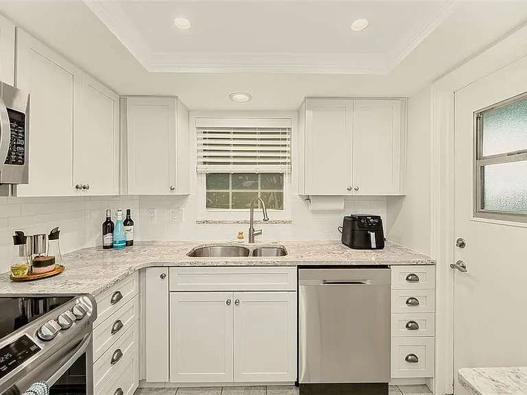 147 Bluff View Dr #304 — Photo 7