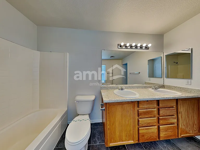16923 W Central St — Photo 14