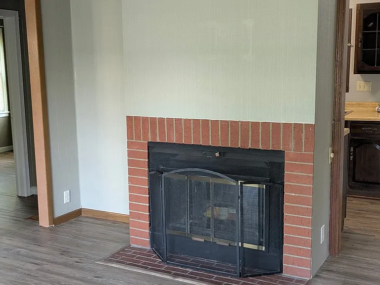 4021 E Clark St — Photo 3