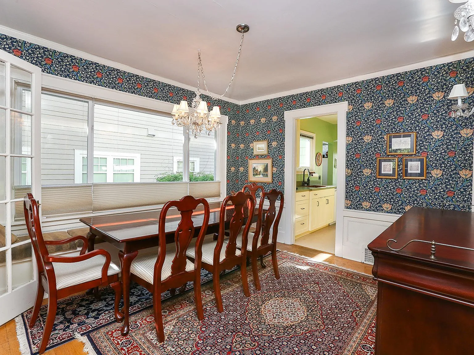 3 bed, 2390 sqft, $3,900 — Photo 4