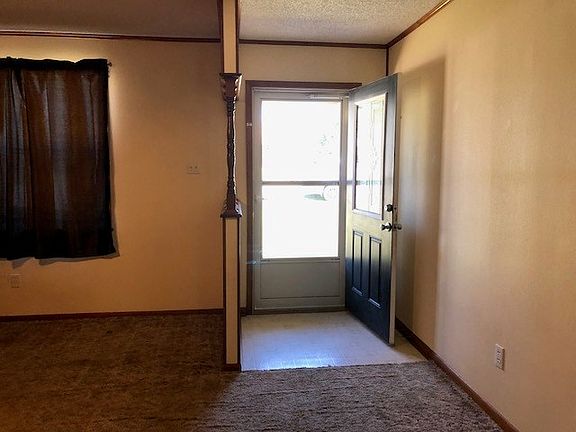 2nd image of 208 Larkspur Ln