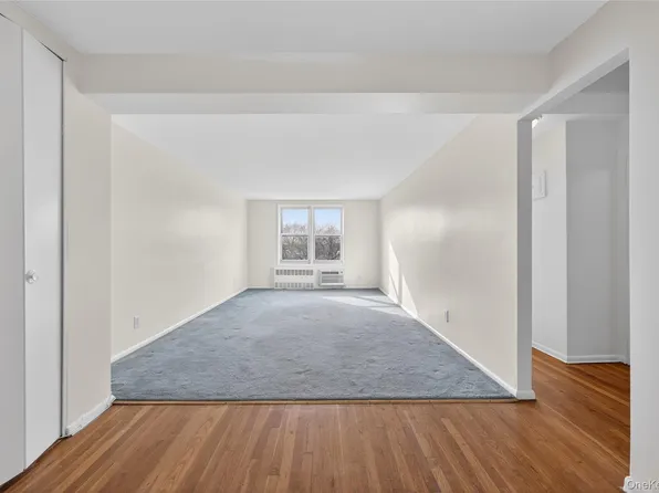 66-10 Thornton Place #4C, Rego Park, NY 11374