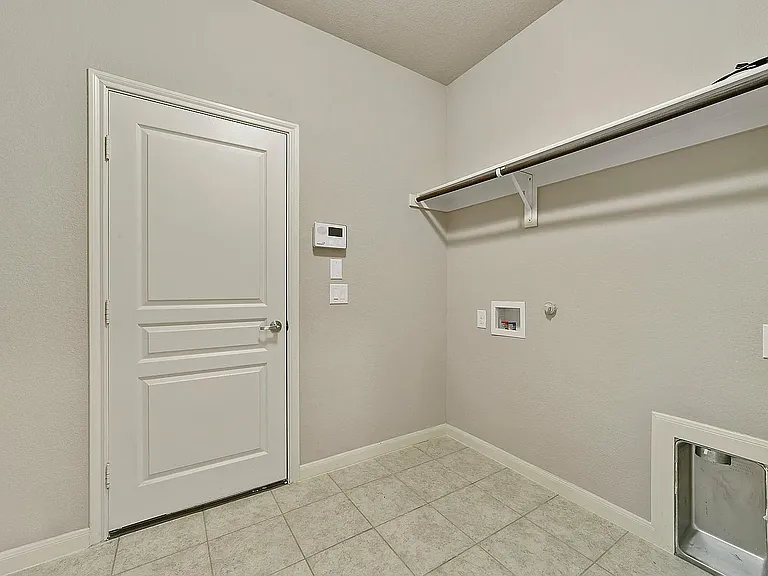 485 Harding Ln — Photo 11