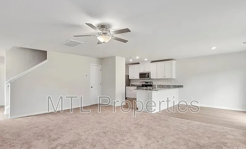 3 bed, 3.0 bath, 1679 sqft, $2,200 — Photo 3