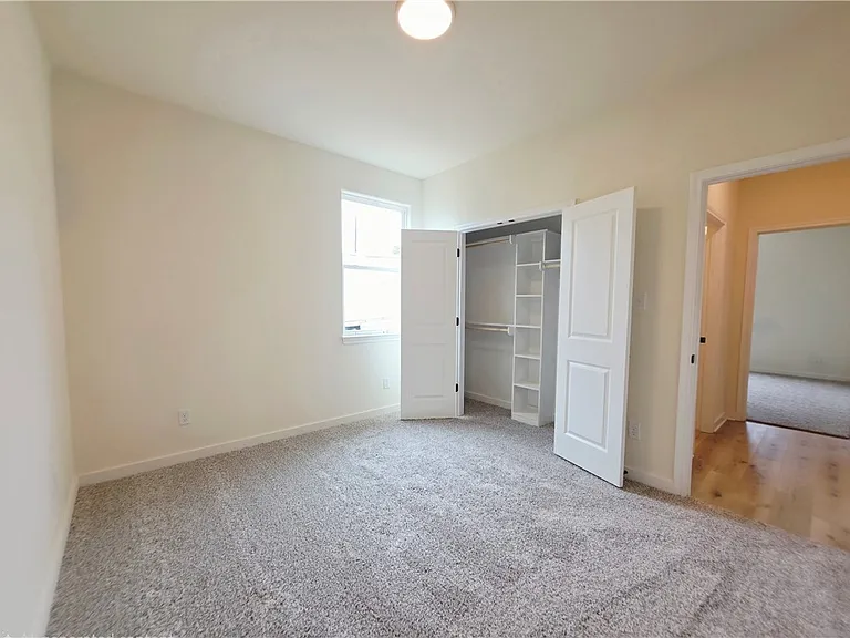 142 E Martin Luther King Dr — Photo 15