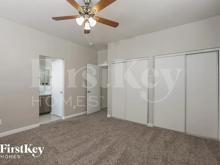 8717 W Rochelle Ave — Photo 8