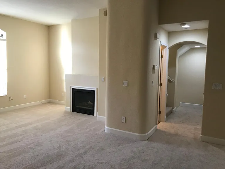 Rainbow Pl — Photo 6