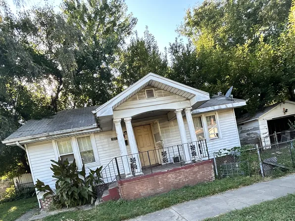 1435 N Woodford St, Decatur, IL 62526