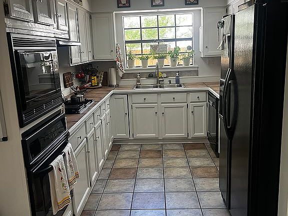 4th image of 100 Talisheek Pl