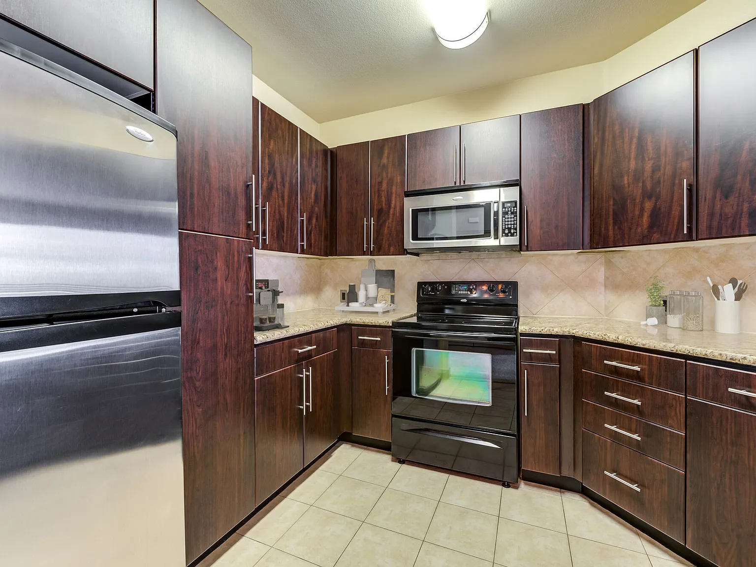Triana Apartments — Photo 2