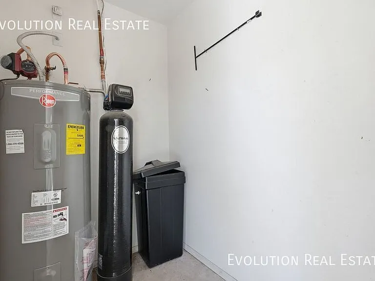 2329 N Recker Rd #86 — Photo 29