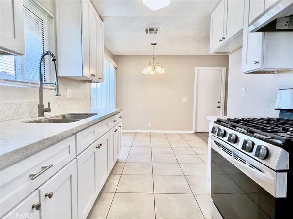 16594 Vine St, Hesperia, CA 92345