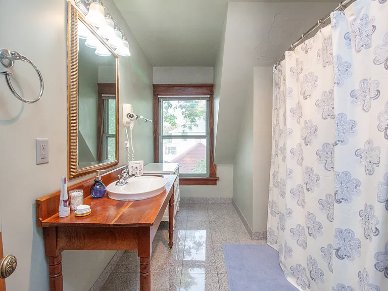 421 1/2 Washington St #2 — Photo 12