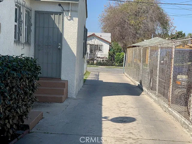 2 bed, 768 sqft, $2,300 — Photo 2