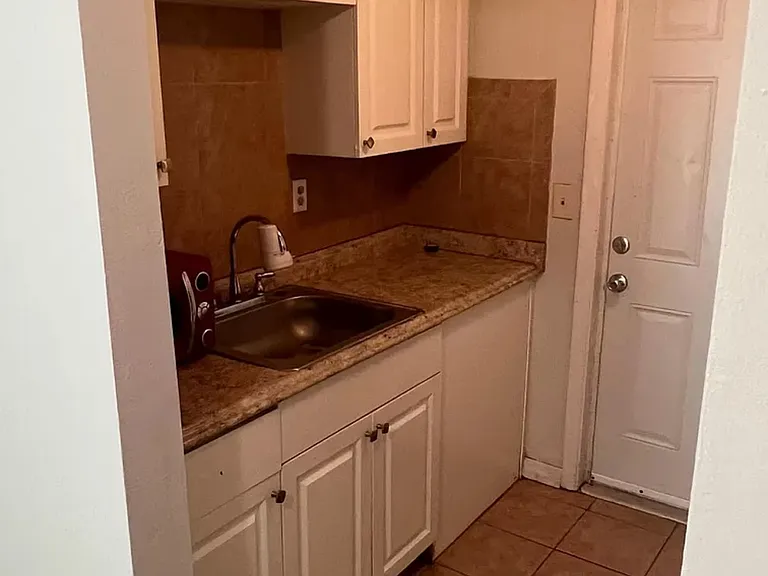 1307 W Washington St #B — Photo 4