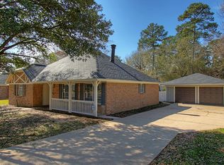 1104 Holly Springs Dr, Huntsville, TX 77320