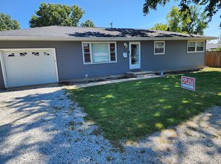 312 N Beech St, Arthur, IL 61911