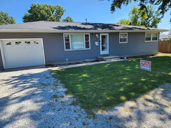 312 N Beech St, Arthur, IL 61911