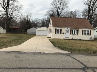 6196 Tall Oaks Dr, Mentor, OH 44060