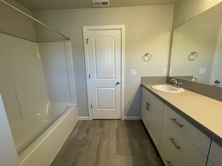 7170 SE Sarah Dr — Photo 10